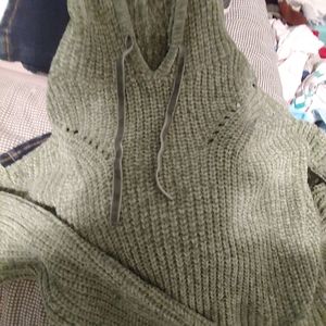 Size large True craft hooded sweater